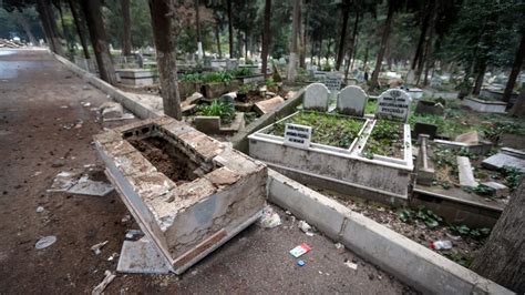 deprem mezarlığı